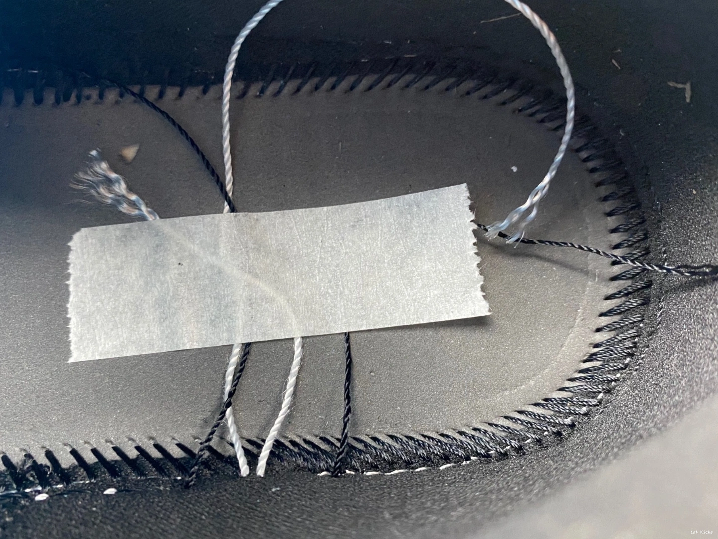 DV0426-301 SE 1 - Light (W) Jordan Olive Low 0328